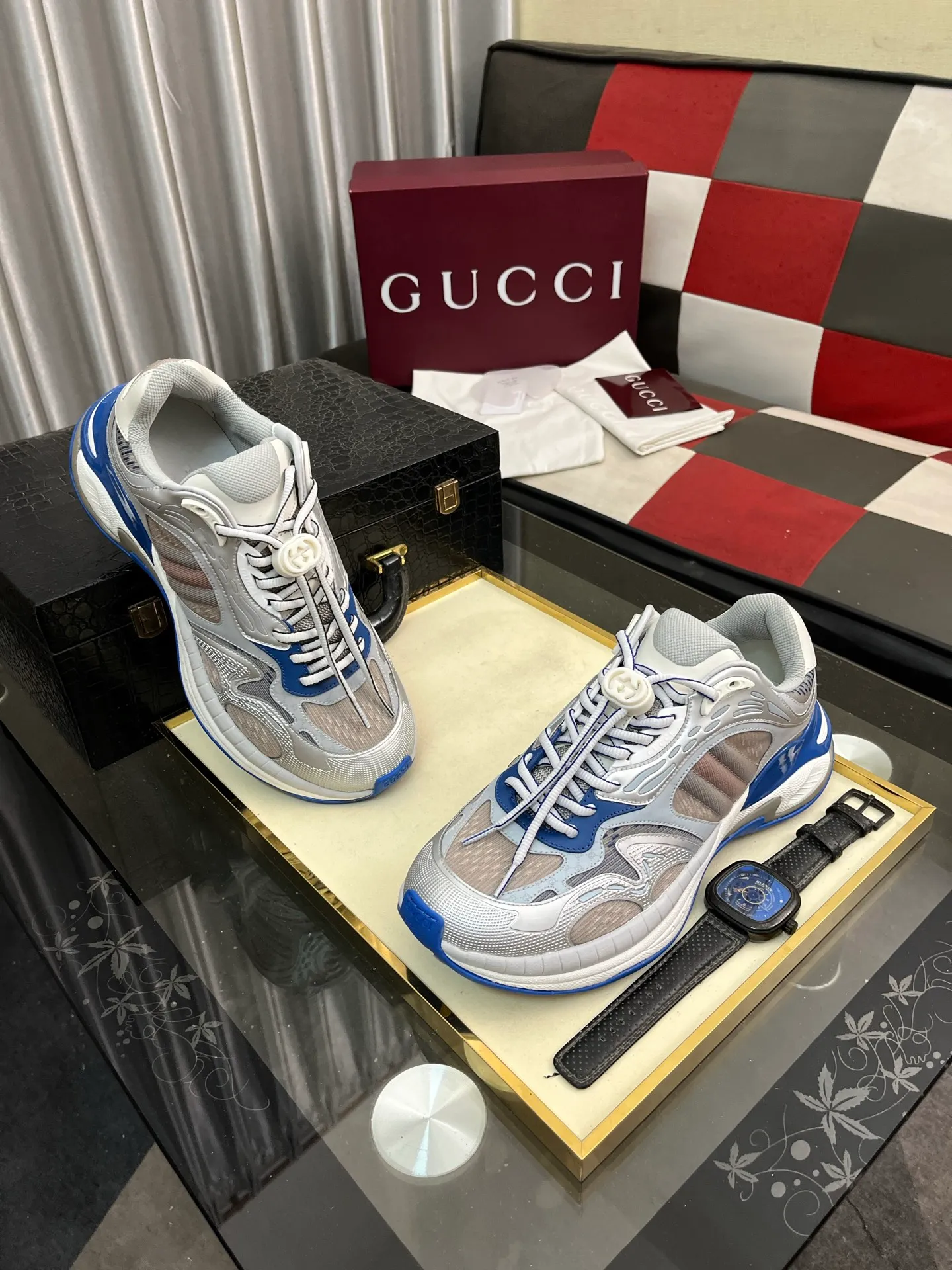 Men's men's shoes 💰1040⌚️⌚️GUCCI Gucci's new dad shoes 🇮🇹Top version🇮🇹🔜Purchasing level High version: The original disassembly took more than 3 months to develop 1:1, the version has been upgraded again, chips, packaging, imported mesh, all made with computerized cars Couple 👫 style 🔜Versatile in all seasons🔜 Fashion🔜 Personality 🔜Distinctive 🔵Full range of layouts, welcome to inquire for pictures Outsole: The latest original developed TPU vacuum Upper: Original mesh, super breathable 💯Full set of packaging Medium and low belt LOGO Size: Women's size 35-40 Men's size 38-45 (38 45 customized